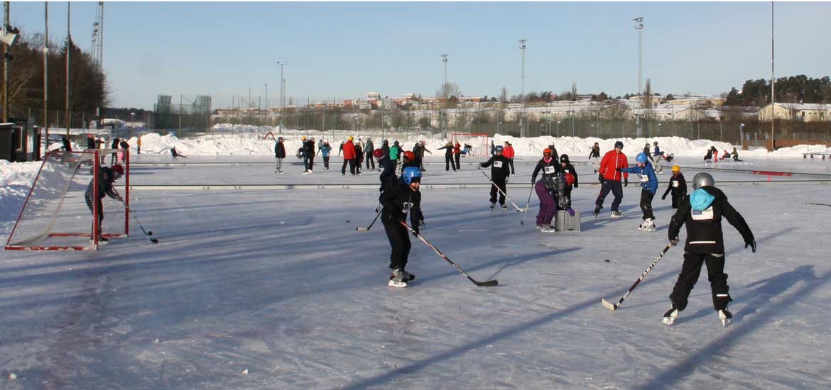 Barn som spelar ishockey