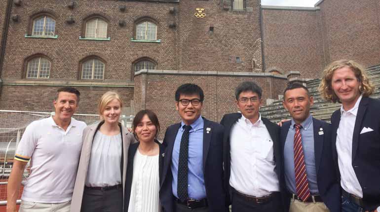En japansk delegation med Fukuoka stads sportchef Masano Ishibashi och projektledare Tetsuya Matsumoto har under veckan varit i Stockholm tillsammans med Fukuoka-regionens planeringsdirektör Shojiro Ogawa och enhetschefen Naomi Hatano för att träffa SOK:s planeringsteam Anders Wiggerud och Mårten Fredriksson. Sverige kommer att ha sitt förläger inför OS i Tokyo 2020 i Fukuoka. Foto: SOK.