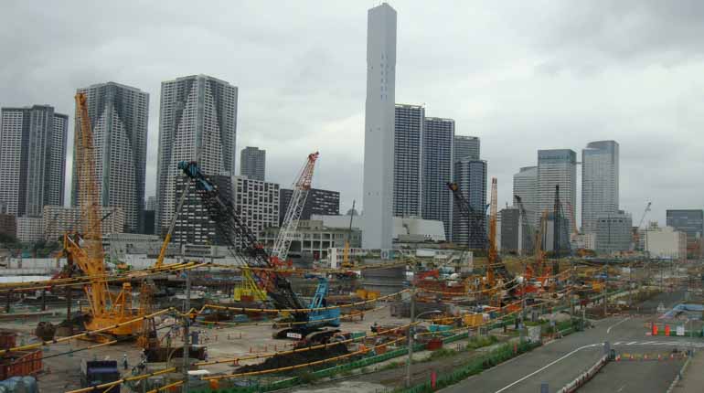 Byggarbetet med OS-byn pågår i Tokyo inför OS 2020. Foto: SOK