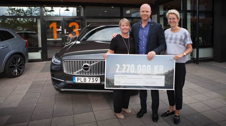 SOK:s vice ordförande Ria Damgren Nilsson, Volvos sponsrings- och eventchef Jonas Eriksson och SOK:s marknadschef Anna Lundin. Foto: SOK