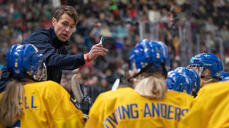 Förbundskapten Alexander Bröms har coachat sitt lag till final i världsungdoms-OS. Foto: OIS.