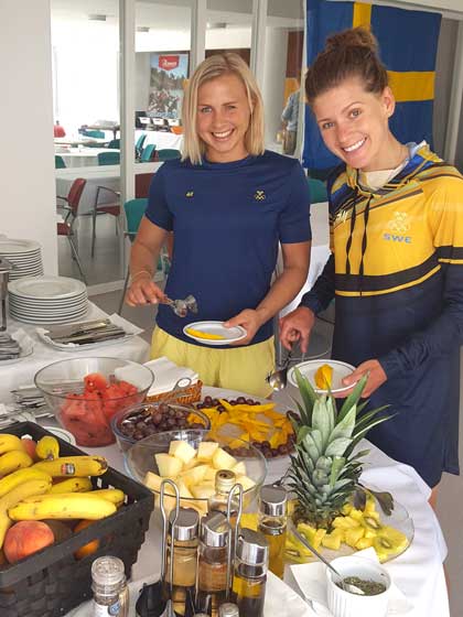 Angelica Roos, tyngdlyftning och Emma Johansson, cykel i H&M:s OS-kollektion. Foto: SOK